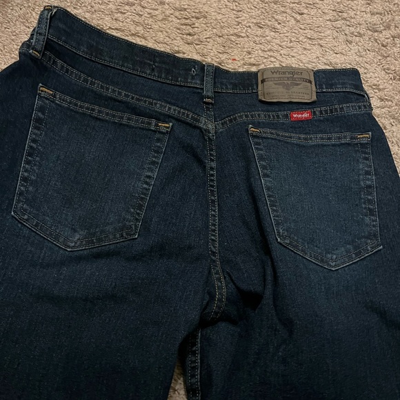 Men’s Wrangler Relaxed Fit Flex Jeans in Blackened Indigo - size 32/30 - Picture 4 of 8